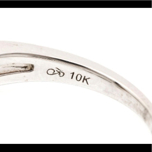 10k white gold engagement ring - Picture 2 of 3